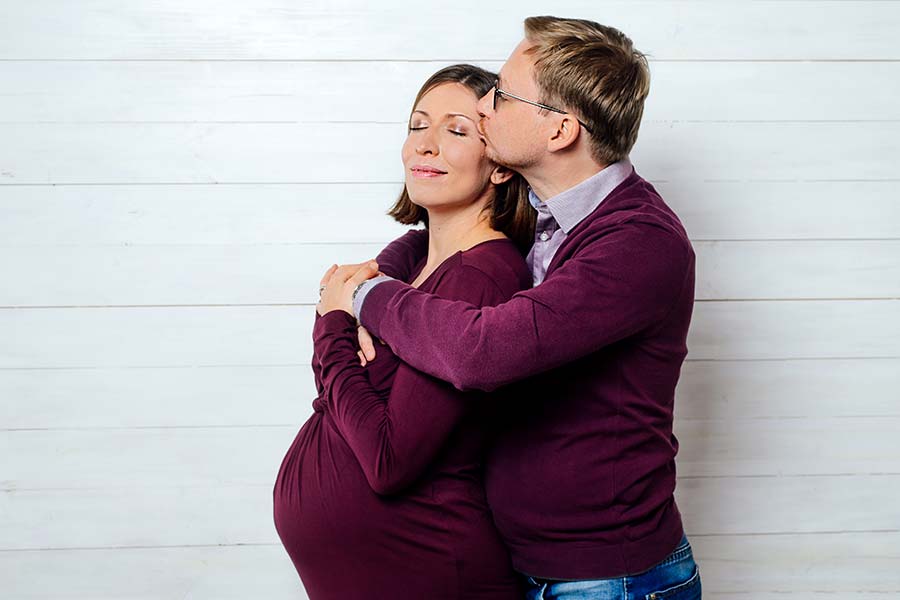 Pärchenfoto mit Babybauch