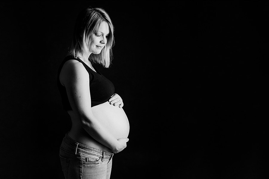 Babybauch Schwarzweiß