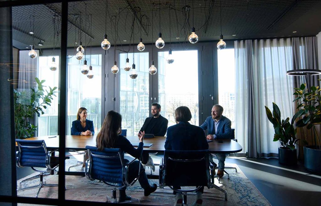 35535-3956 Besprechung Mitarbeiter München